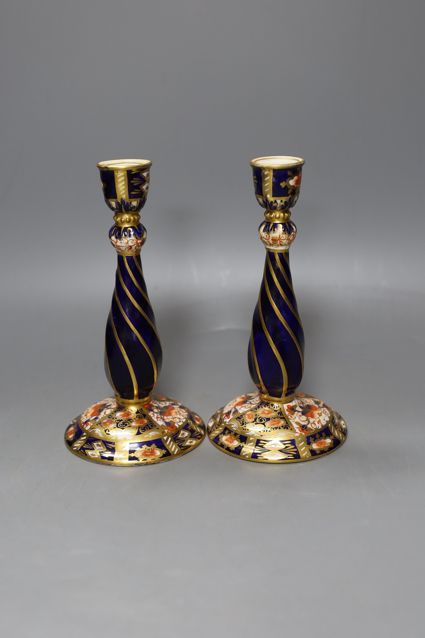 A pair of Davenport Imari style candlesticks - 18.5cm tall